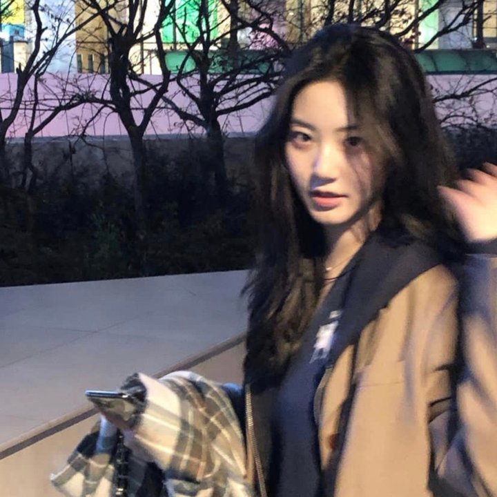在江边 高清封面